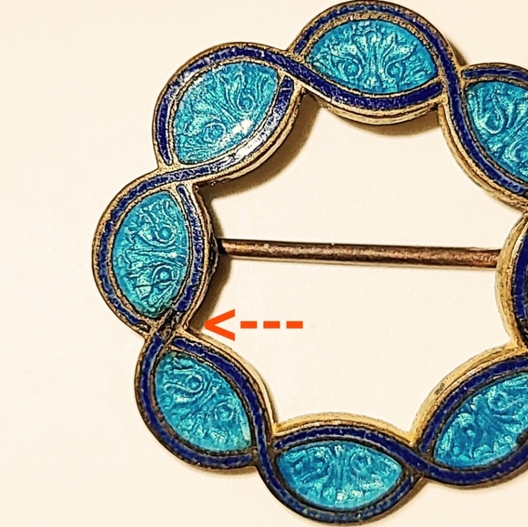 ANTIQUE GUILLOCHE ENAMEL BROOCH TURQUOISE & NAVY BLUE on BRASS - Picture 8 of 9